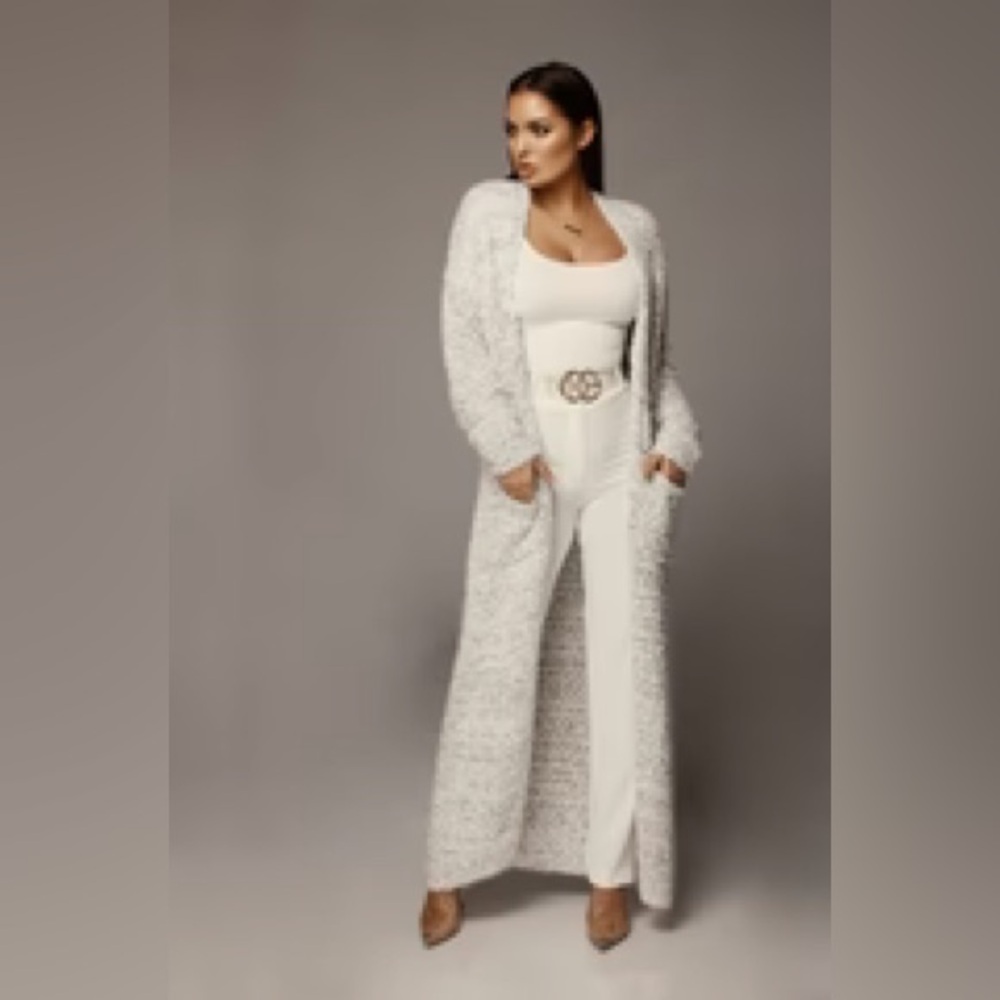Jlux Label WORN ONCE Grey Lexi
Soft Cardigan
- Small